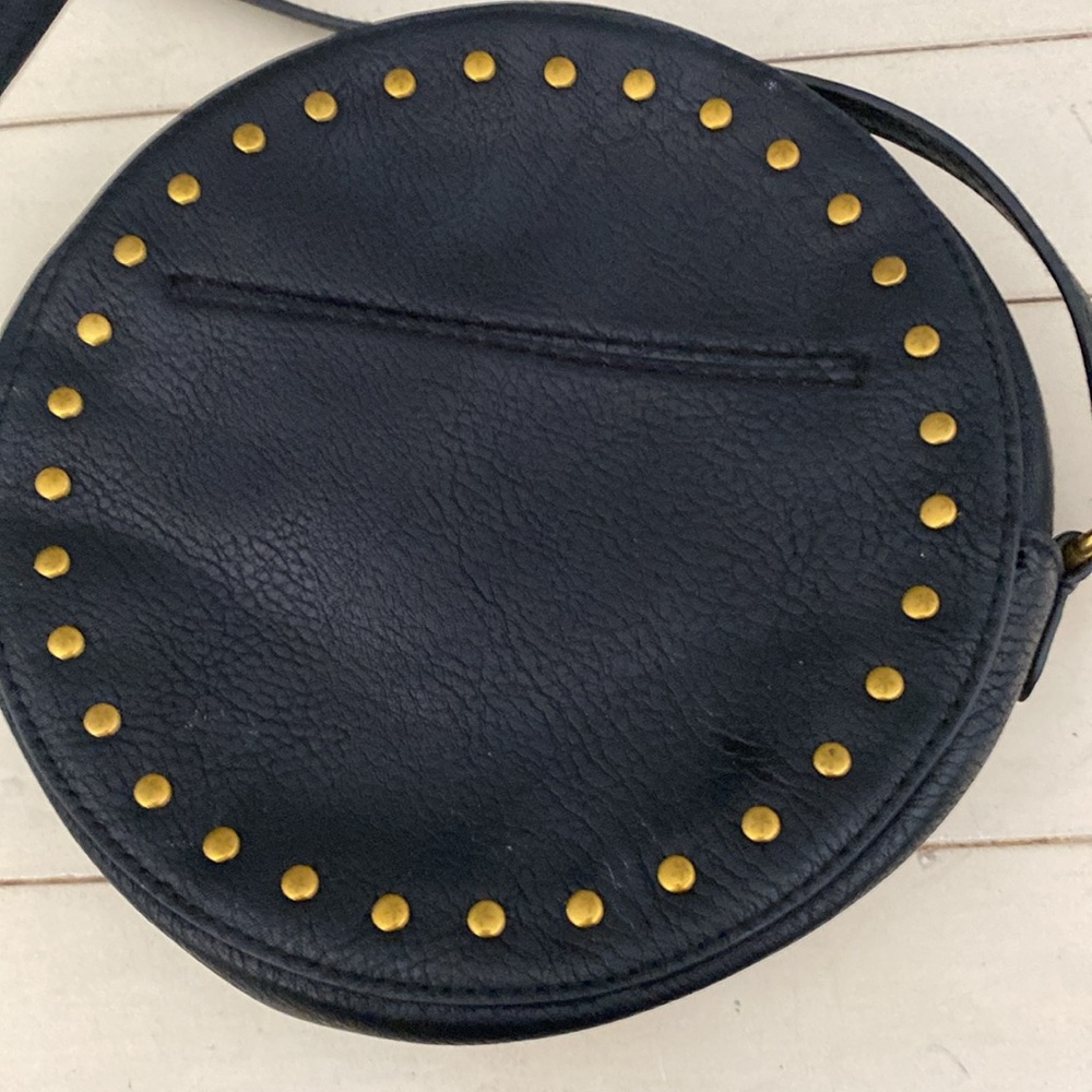 Universal Thread Round Shoulder Bag. Shoulder Str… - image 4